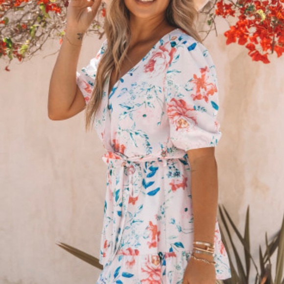 ‼️🌸Floral Print Puff Sleeves Romper 🌸‼️ - Picture 7 of 12